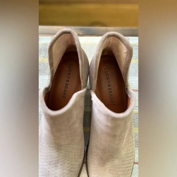 Lucky Brand Textured Taupe Ankle Booties - Picture 6 of 9